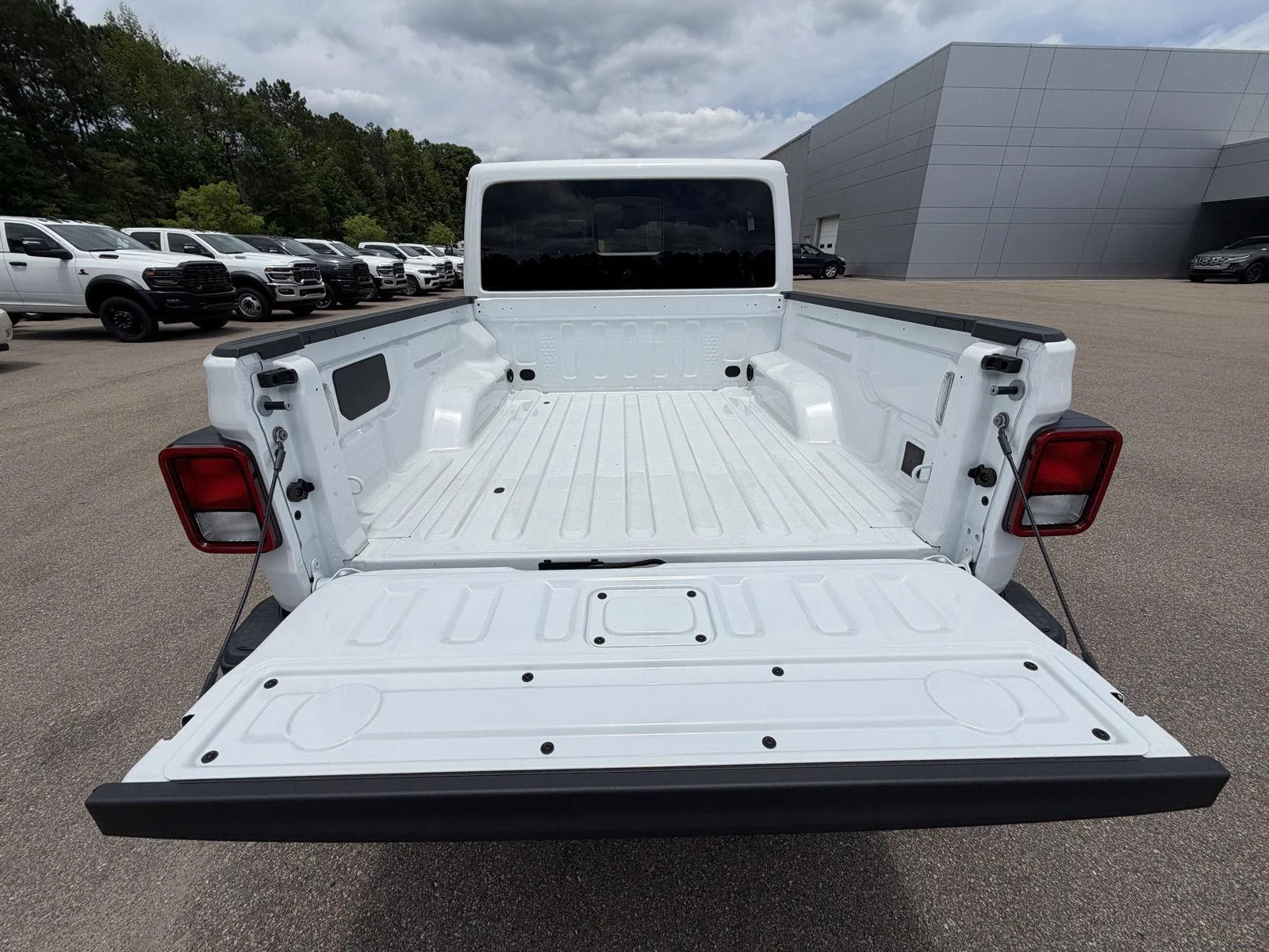 New 2026 Bright White Clearcoat Jeep 85th Anniversary Edition image 20