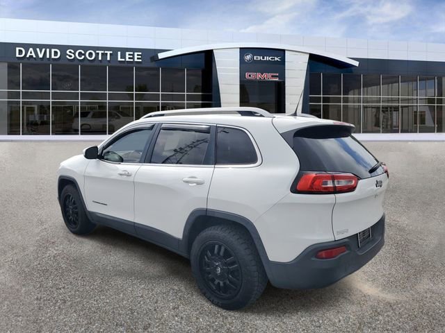 Used 2018 White Jeep Latitude Plus image 3