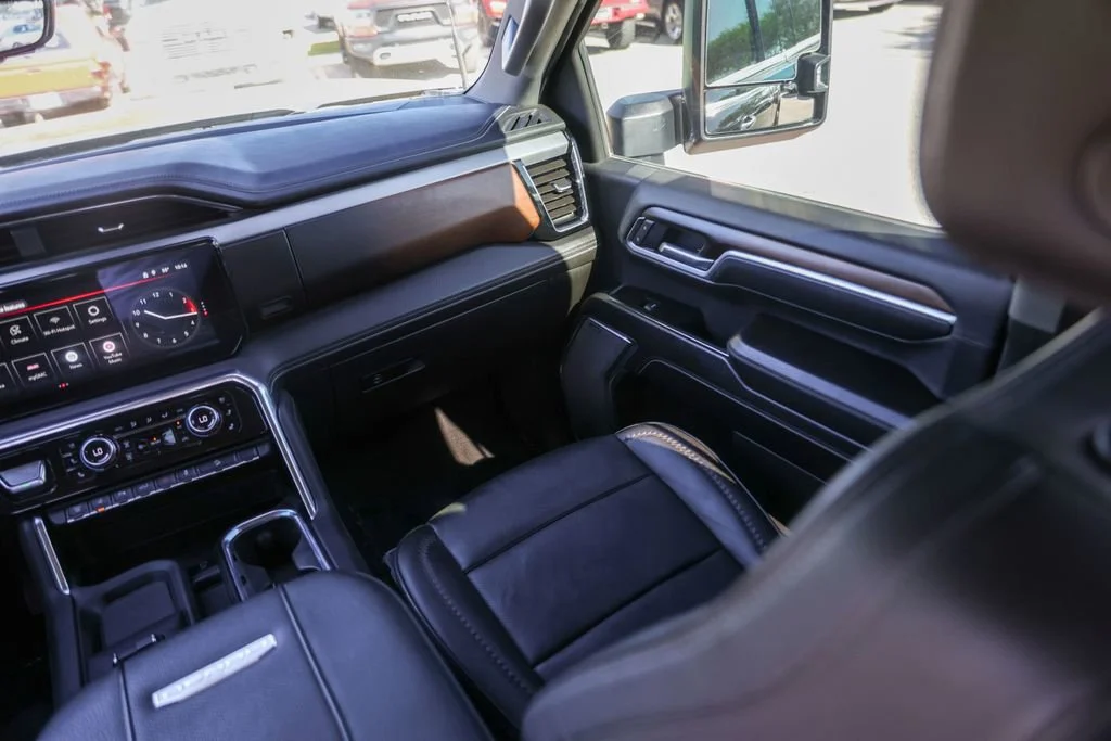 Used 2025 Onyx Black GMC Denali image 29
