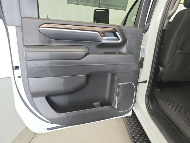 Used 2025 White Chevrolet LT image 36