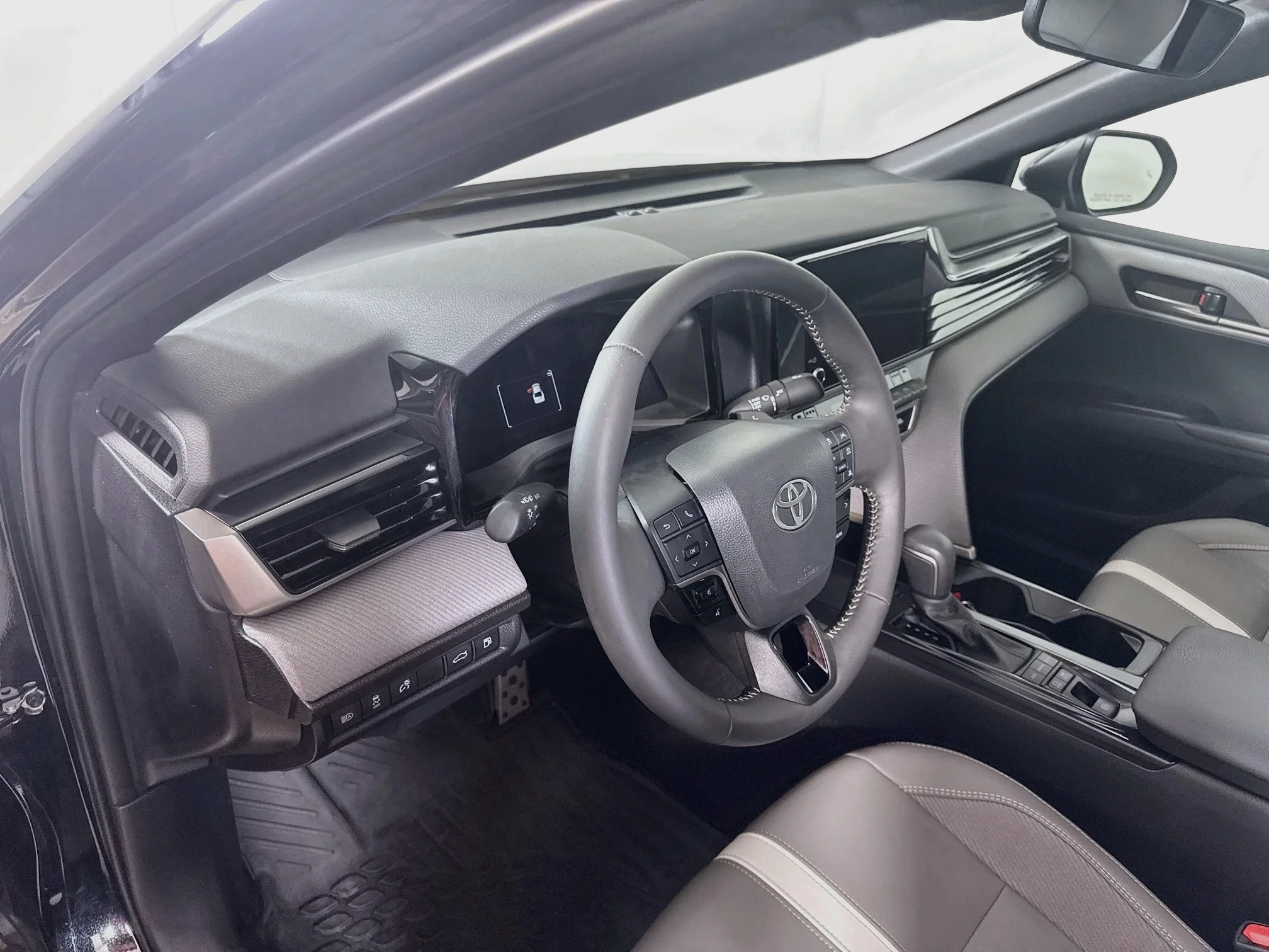 Certified Used 2025 Midnight Black Metallic Toyota SE image 9