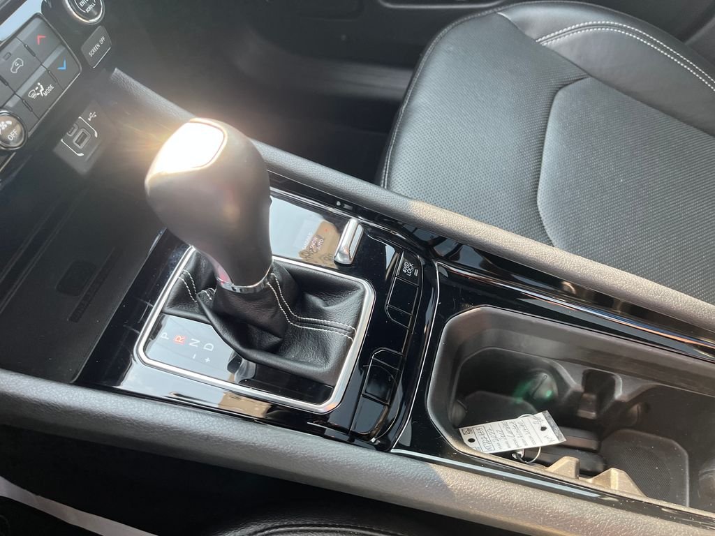Used 2022 White Jeep Limited image 21