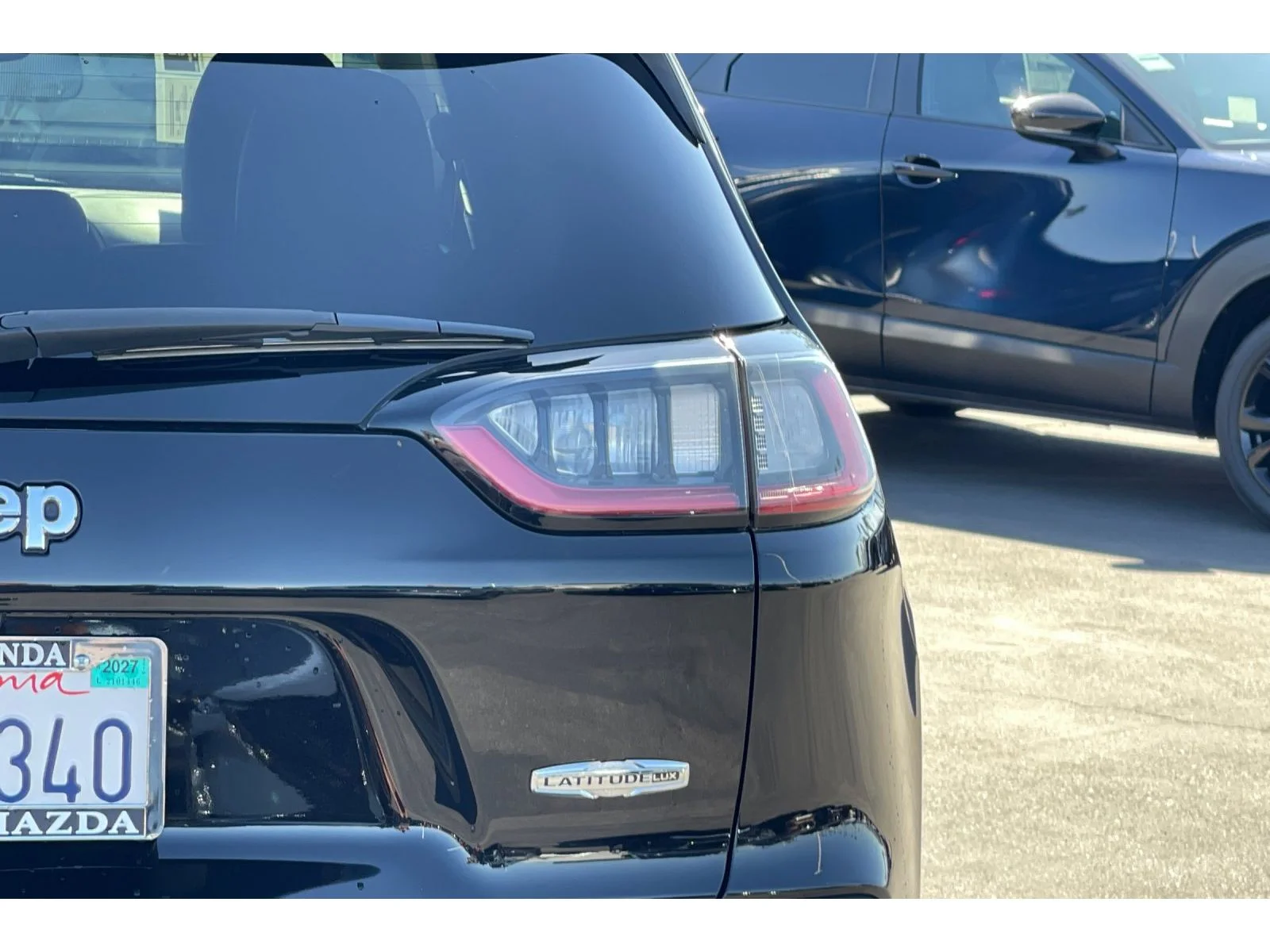 Used 2021 Diamond Black Crystal Pearlcoat Jeep Latitude Lux image 48