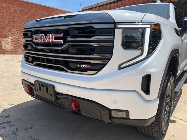 Used 2024 White GMC AT4 image 9
