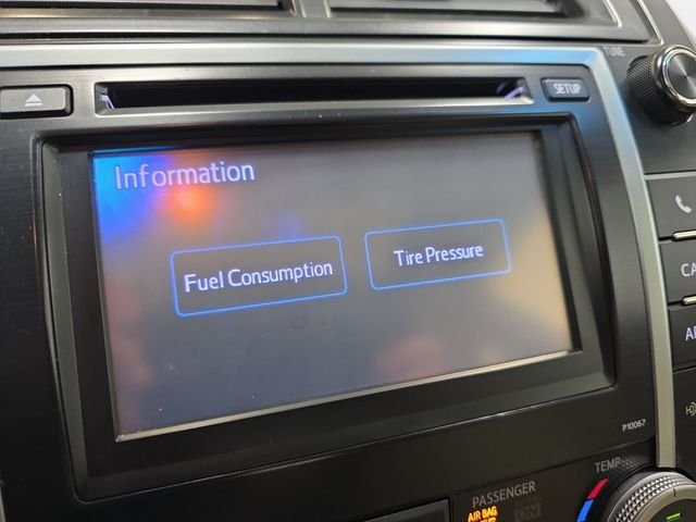 Used 2012 White Toyota XLE image 22