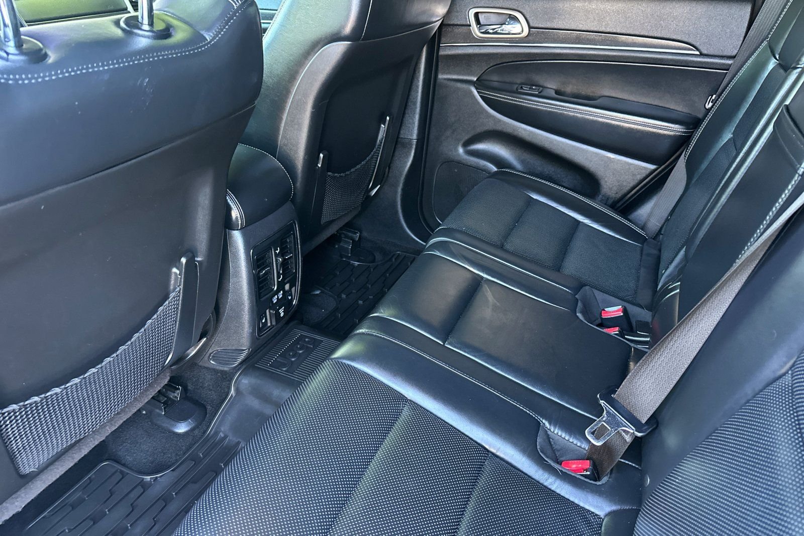 Used 2015 White Jeep Limited image 12