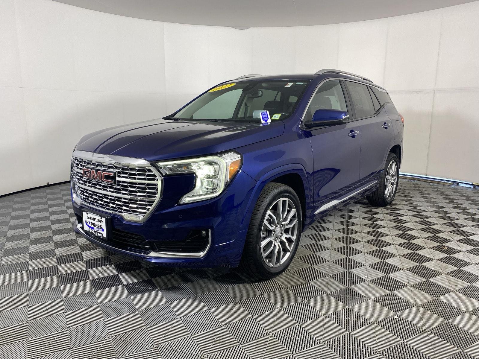 Used 2022 Marine Metallic GMC Denali image 3