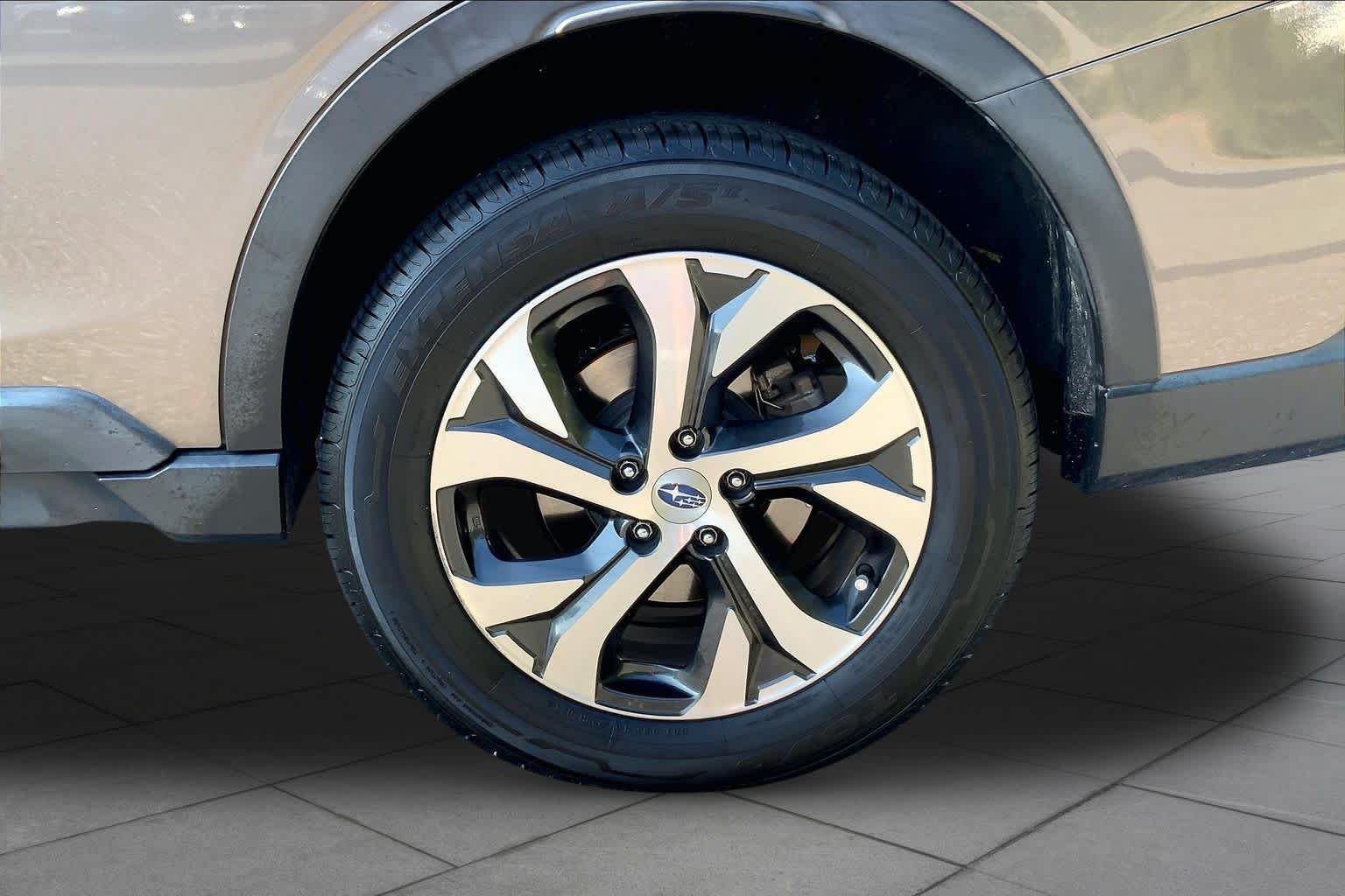 Used 2022 Brilliant Bronze Metallic Subaru Limited image 10