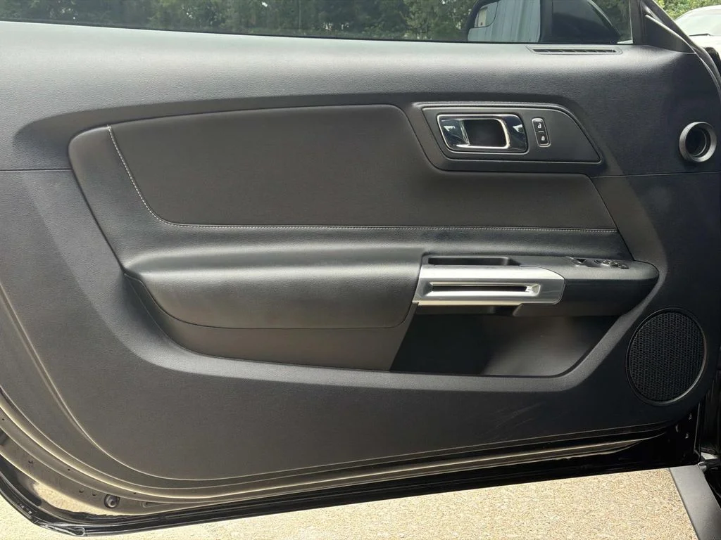 Used 2015 Black Ford GT image 13