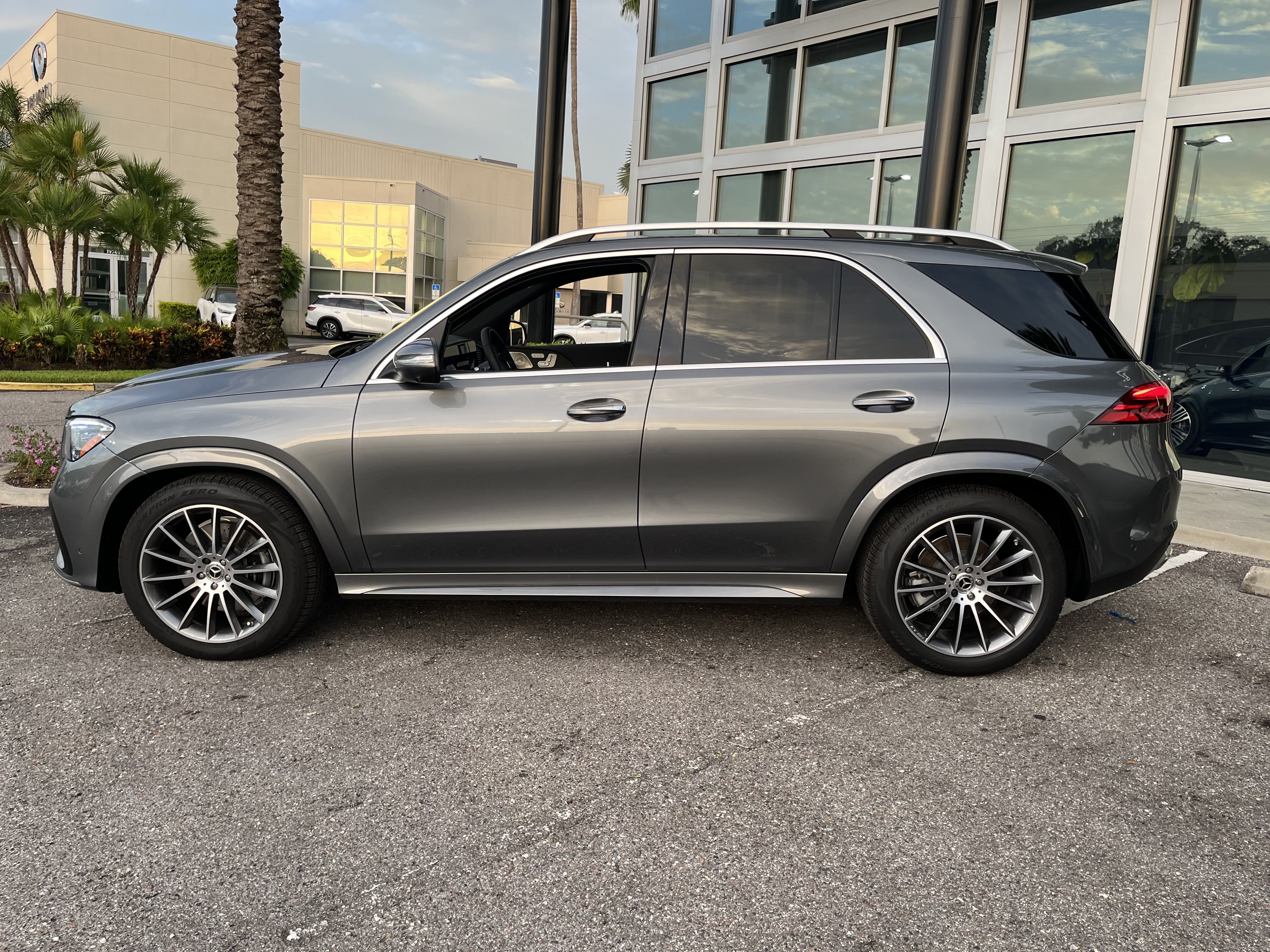 New 2026 SELENITE GREY Mercedes-Benz GLE 580 image 3