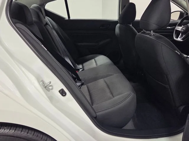 Used 2025 White Nissan 2.5 SV image 14