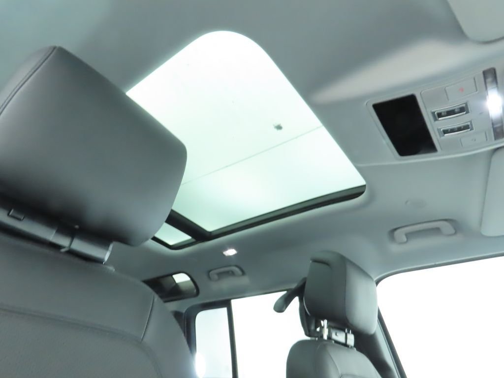 Used 2025 Carpathian Grey Prem Met Land Rover S image 20