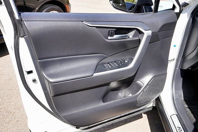 Used 2024 Beige Toyota XLE Premium image 22