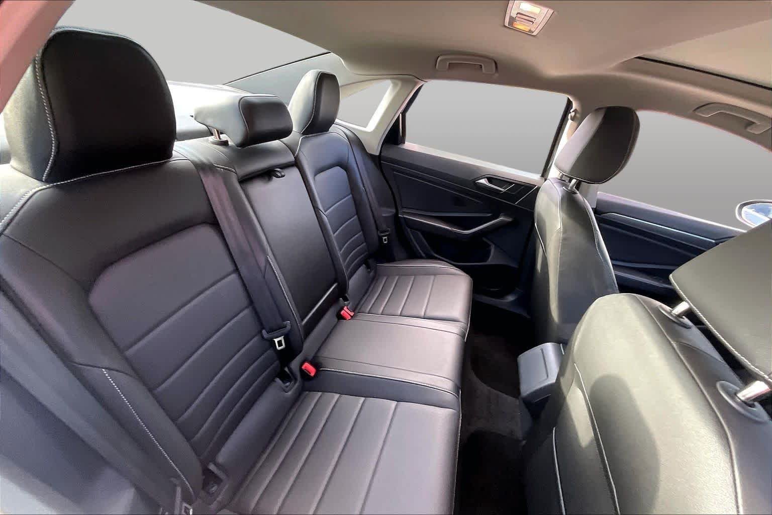 Used 2024 Deep Black Pearl Volkswagen SE image 19