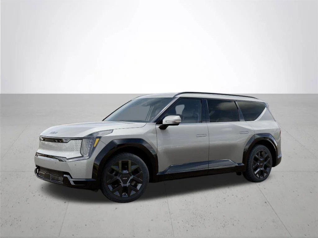 New 2026 Ivory Silver Kia Land AWD image 3