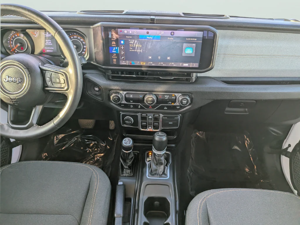 Used 2025 White Jeep Sport S image 12