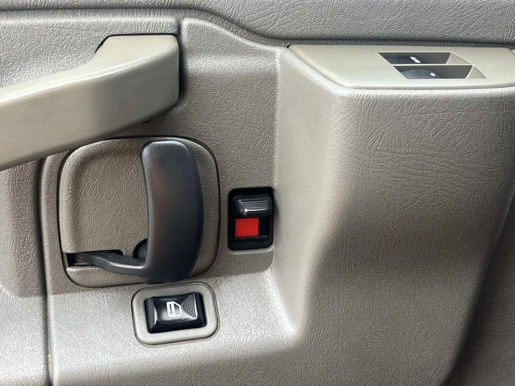 Used 2017 SUMMIT WHITE Chevrolet Work Van image 16