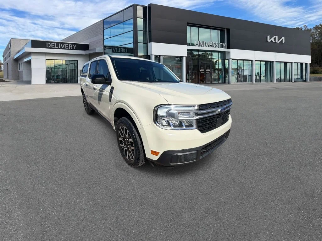 Used 2024  Ford Lariat image 1