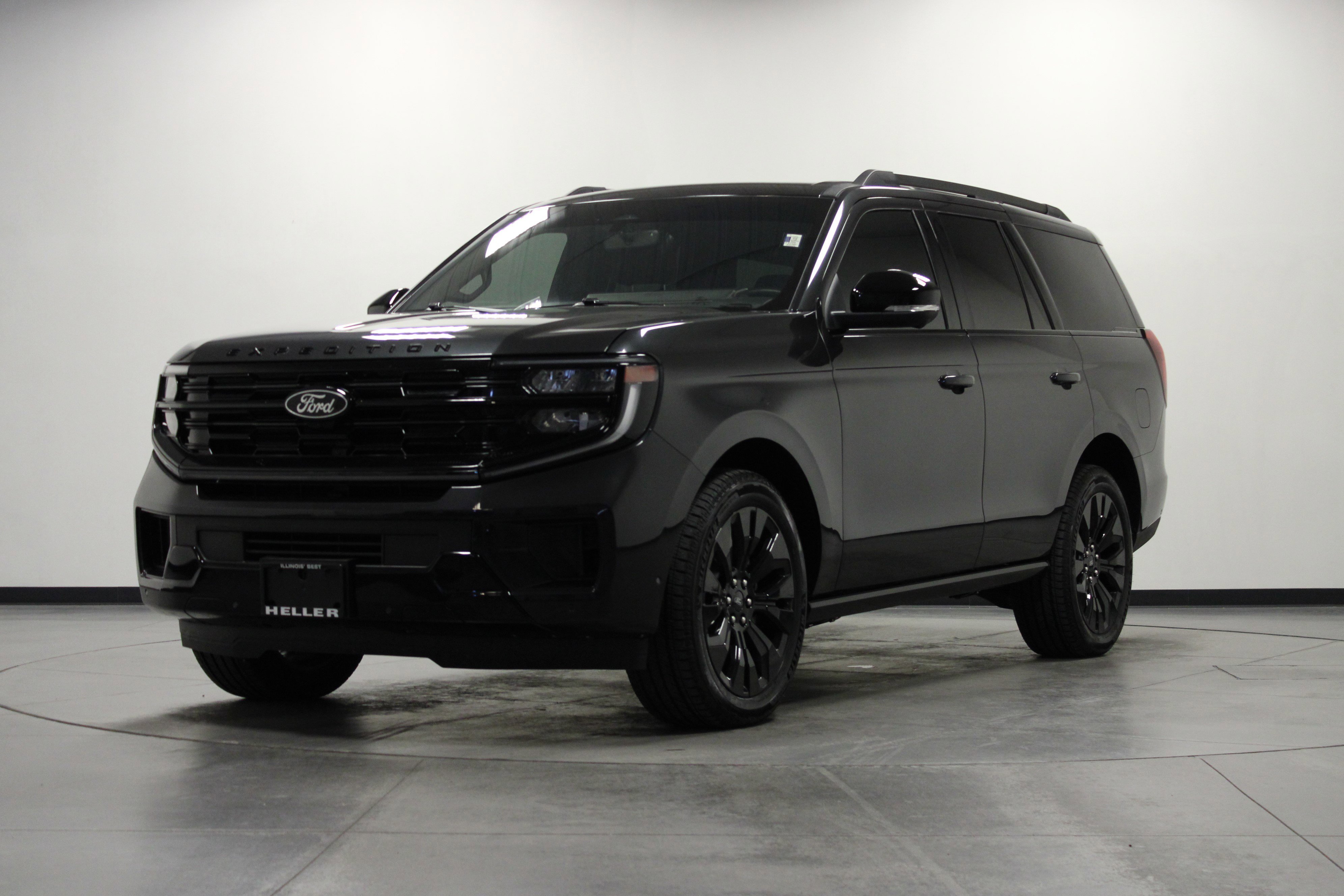 Used 2025 Gray Metallic Ford Platinum image 8