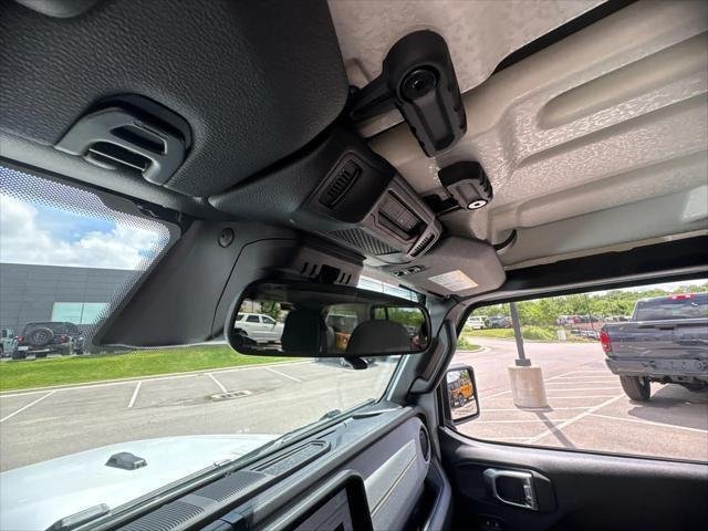 New 2026 Bright White Clear-Coat Exterior Paint Jeep Sport S image 29