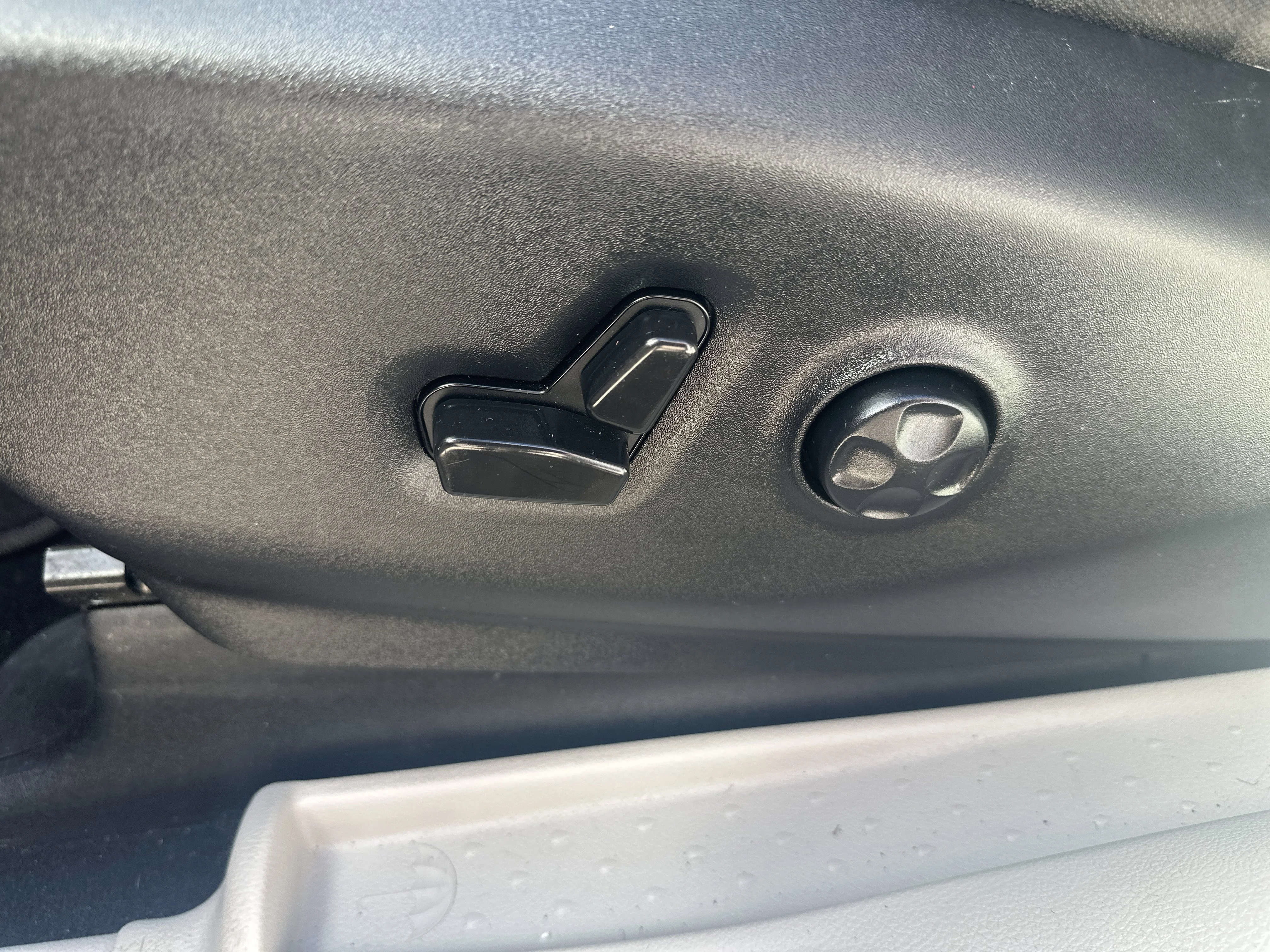 2023 Chrysler Voyager LX - Photo 20