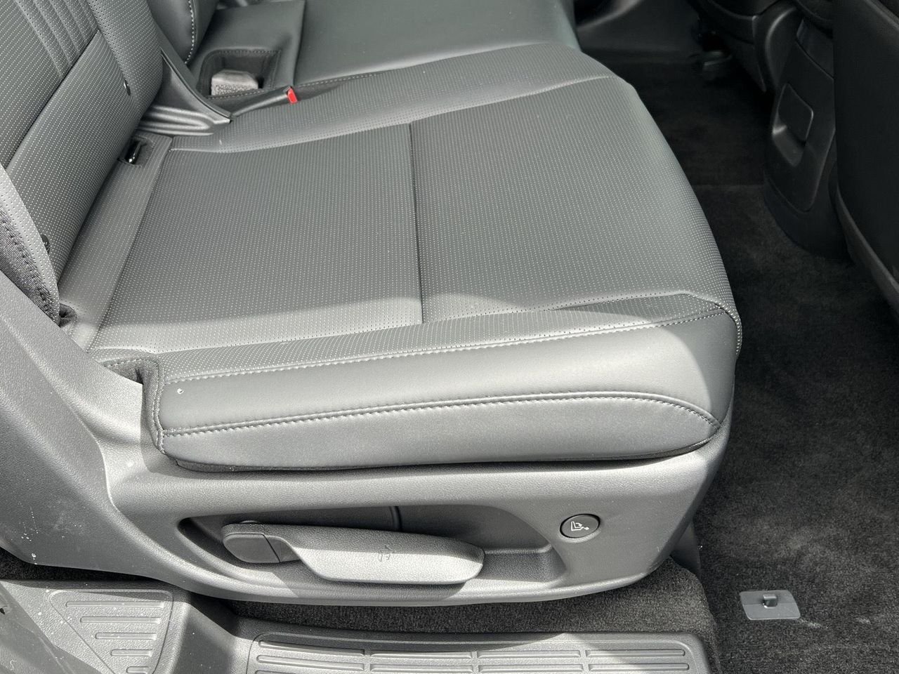 New 2026 Classy Blue Pearl Hyundai SEL 8P image 21