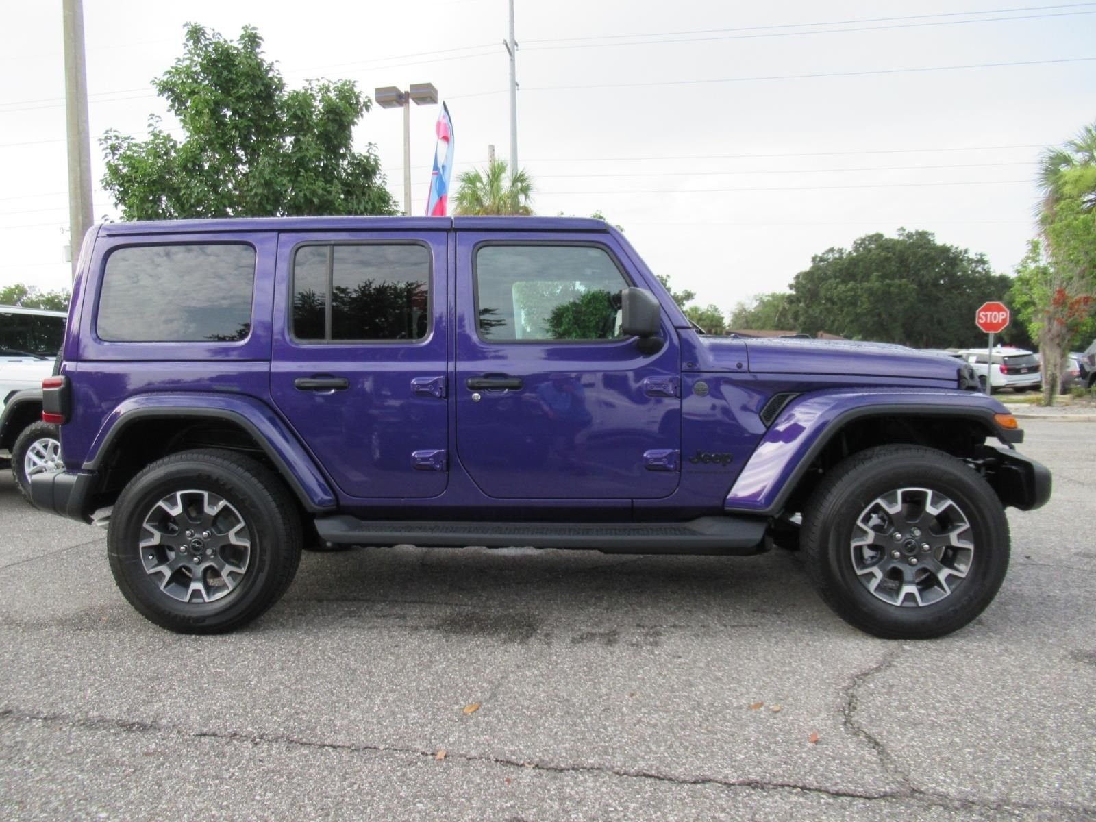 New 2026 Reign Exterior Paint Jeep Sahara image 2