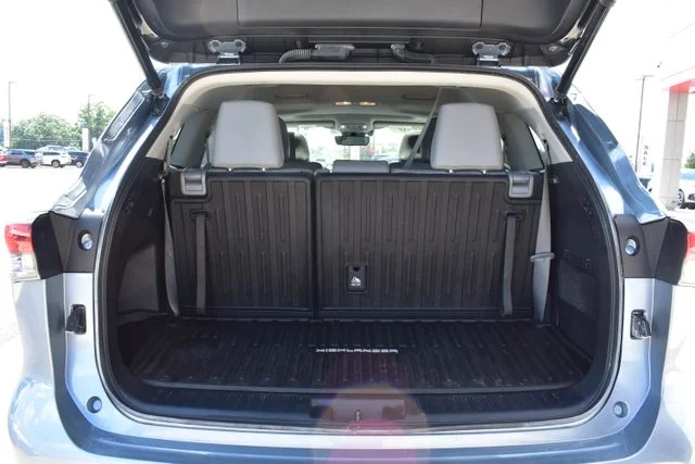 Used 2020 Blue Toyota XLE image 17
