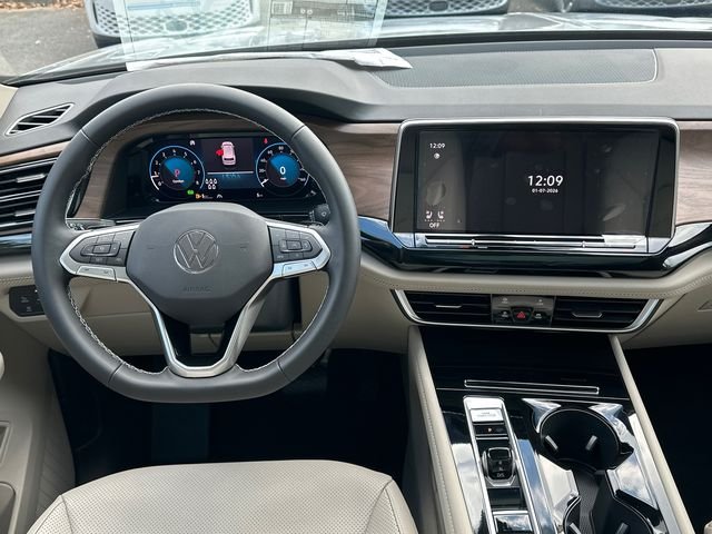 New 2026 Silver Volkswagen 2.0T SE w/Technology image 23