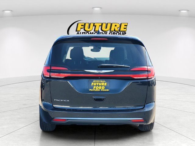 Used 2023 Black Chrysler Touring L image 5