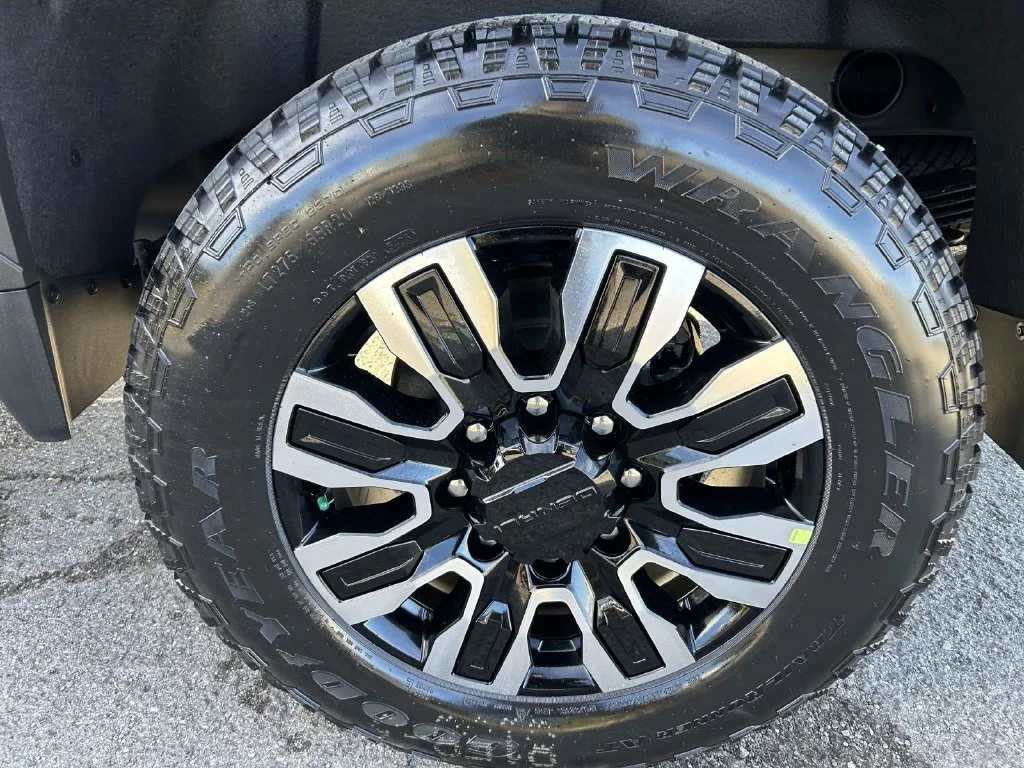 New 2026 Glacier White Tricoat GMC Denali Ultimate image 10