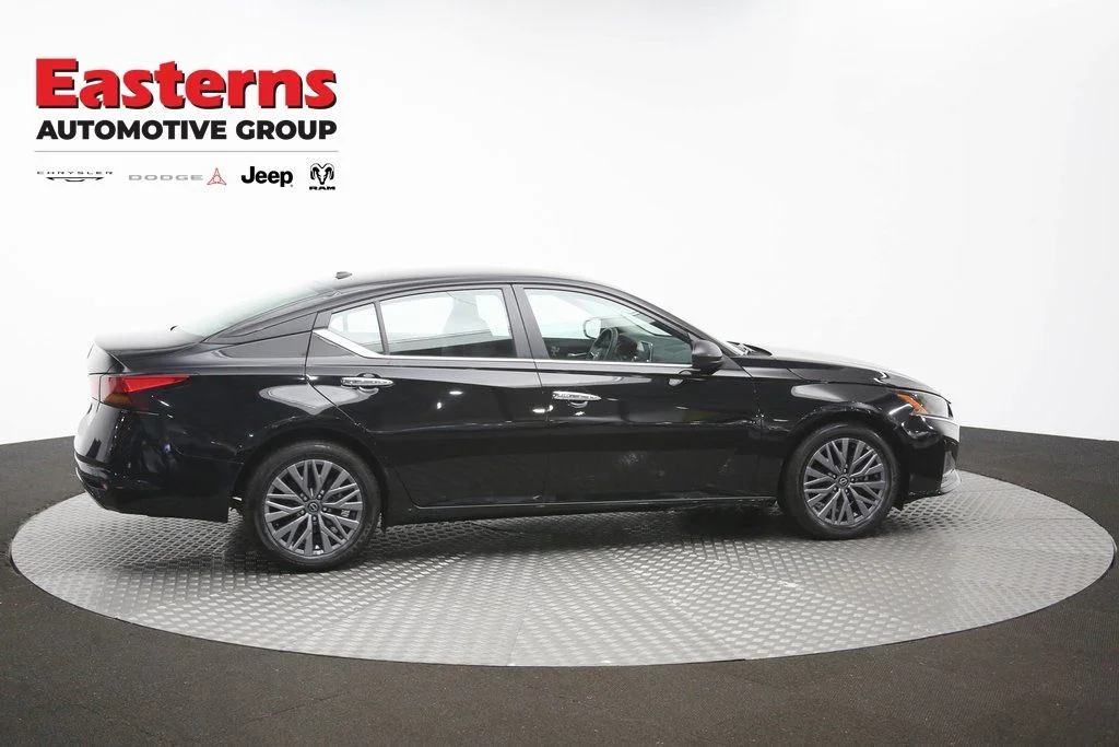 Used 2025 Black Nissan 2.5 SV image 43