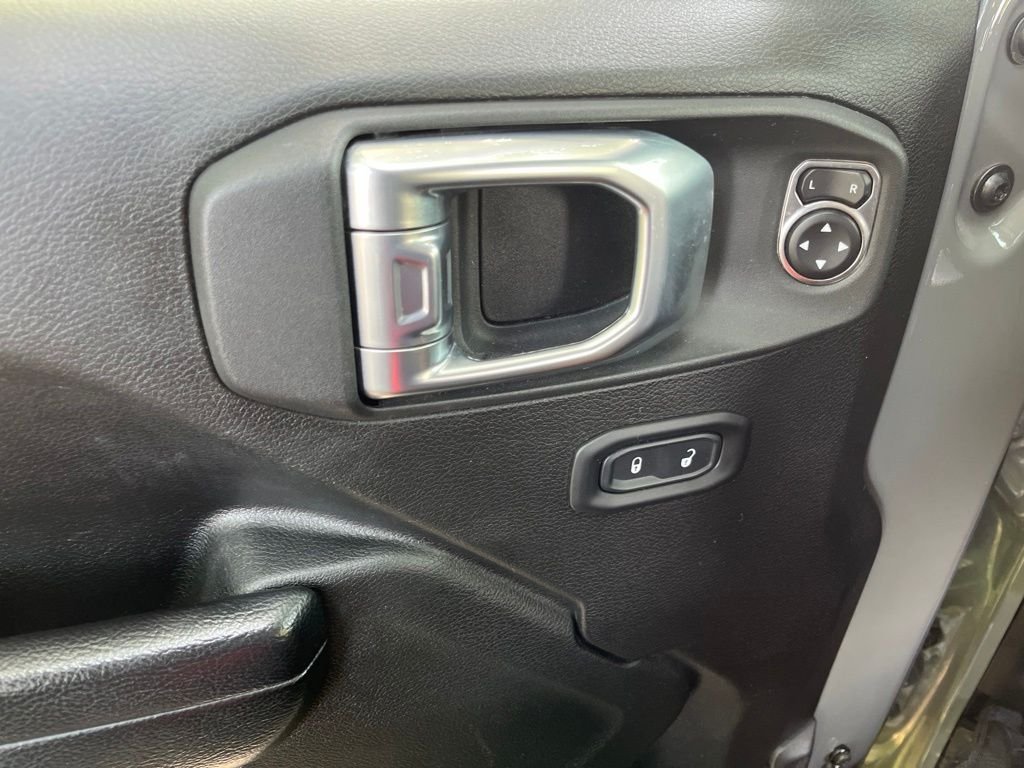 Used 2022 Gray Clearcoat Jeep Mojave image 29