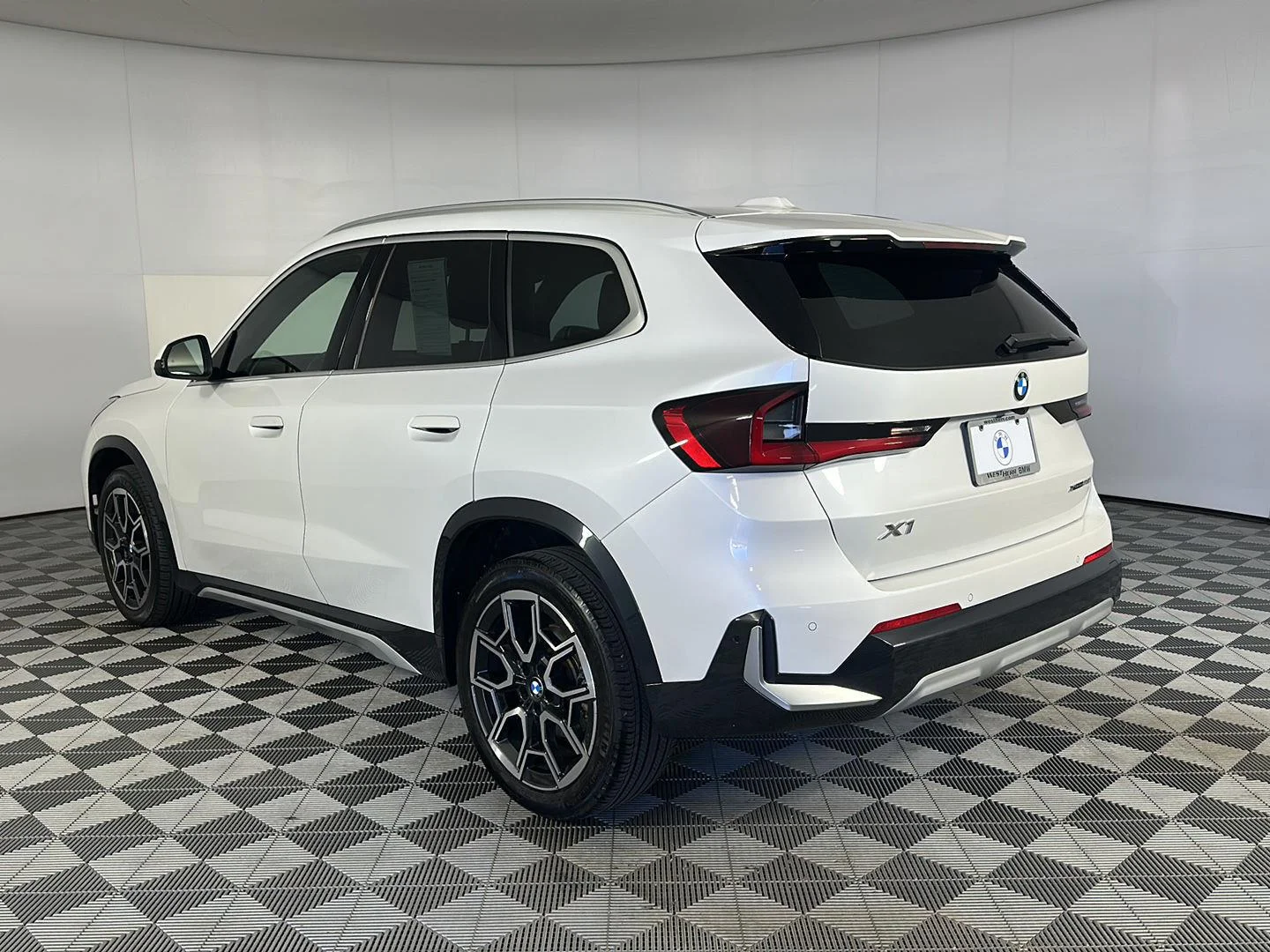Used 2025 Mineral White Metallic BMW xDrive28i image 20