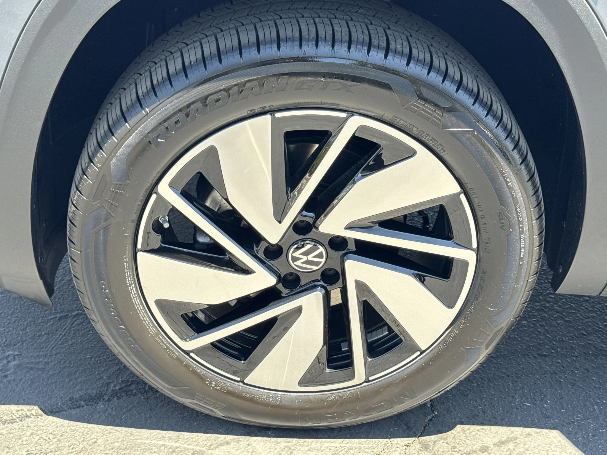 New 2026 Pure Gray Volkswagen 2.0T SE w/Technology image 11