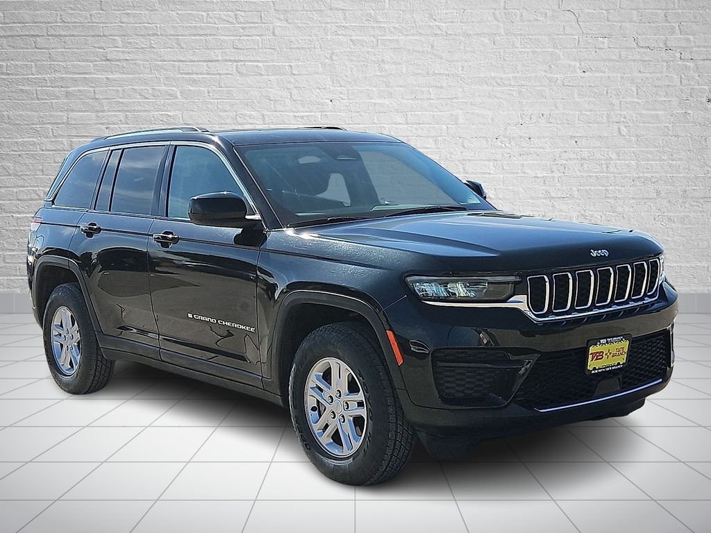 Used 2023 Black Jeep Laredo image 6
