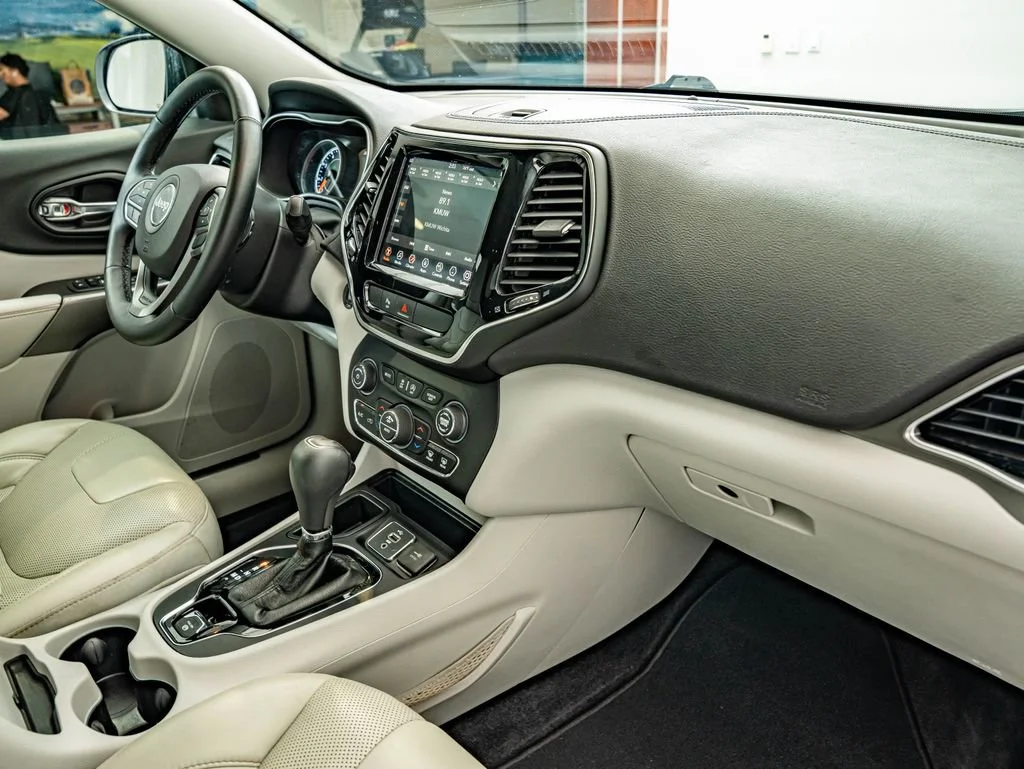 Used 2019 Bright White Clearcoat Jeep Limited image 36