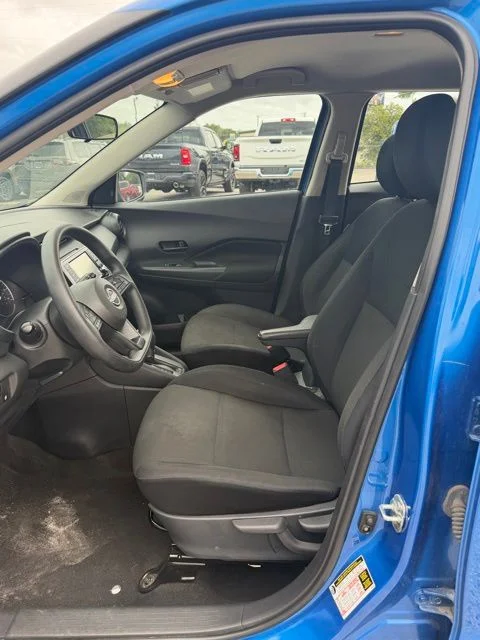 Used 2024 Blue Nissan S image 3