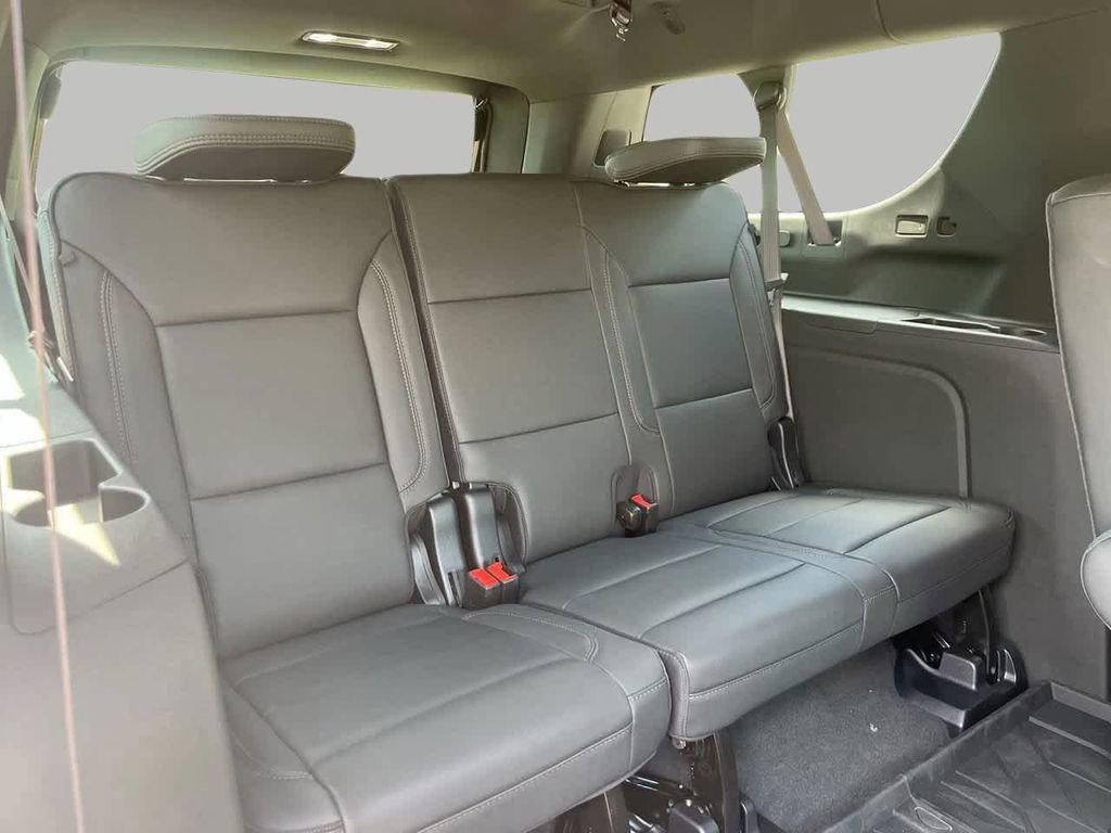 2026 Chevrolet Suburban High Country - Photo 15