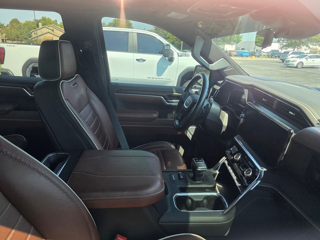 Used 2025 Onyx Black GMC Denali Ultimate image 5