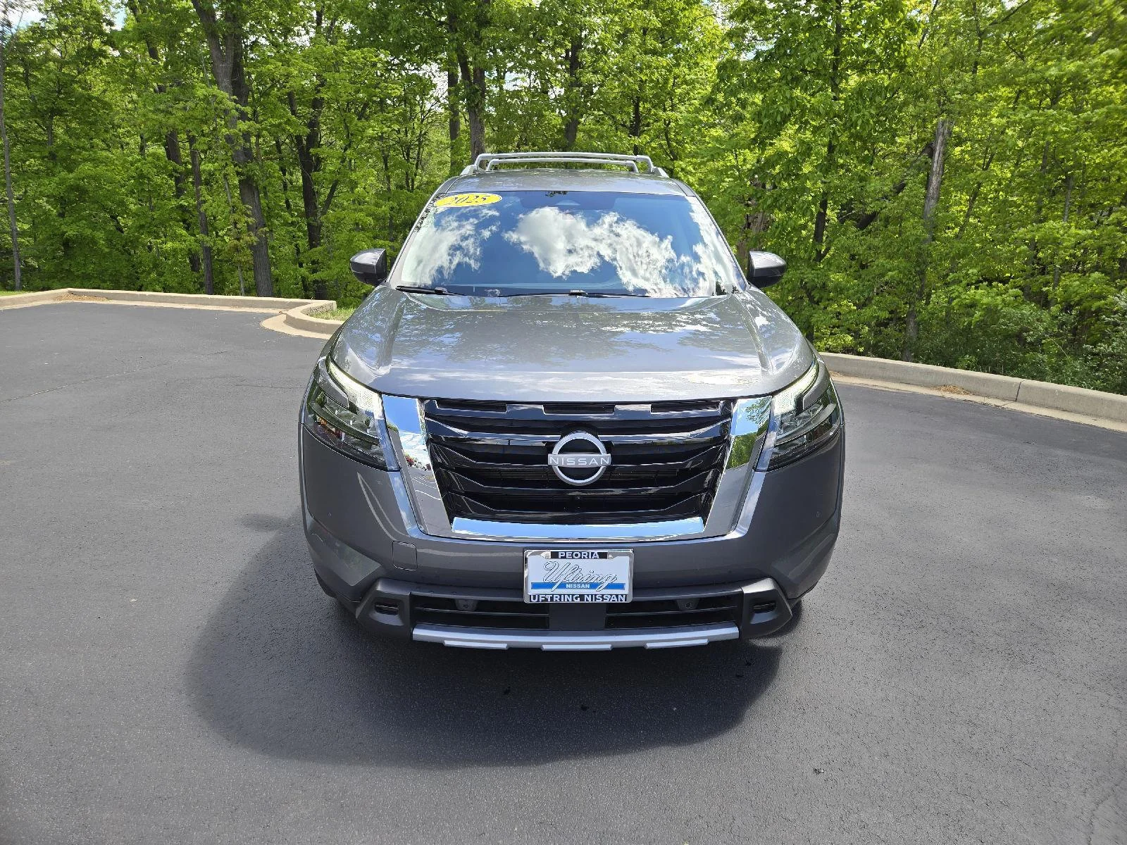 Used 2025 Gun Metallic Nissan SL image 7