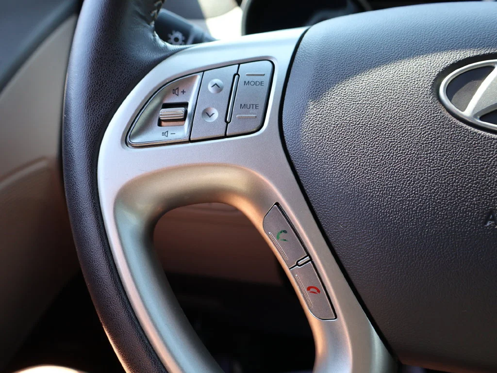 Used 2013 Garnet Red Hyundai GLS image 24