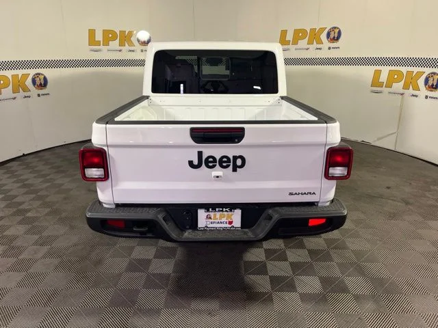 New 2026 Bright White Clear-Coat Exterior Paint Jeep Sahara image 33