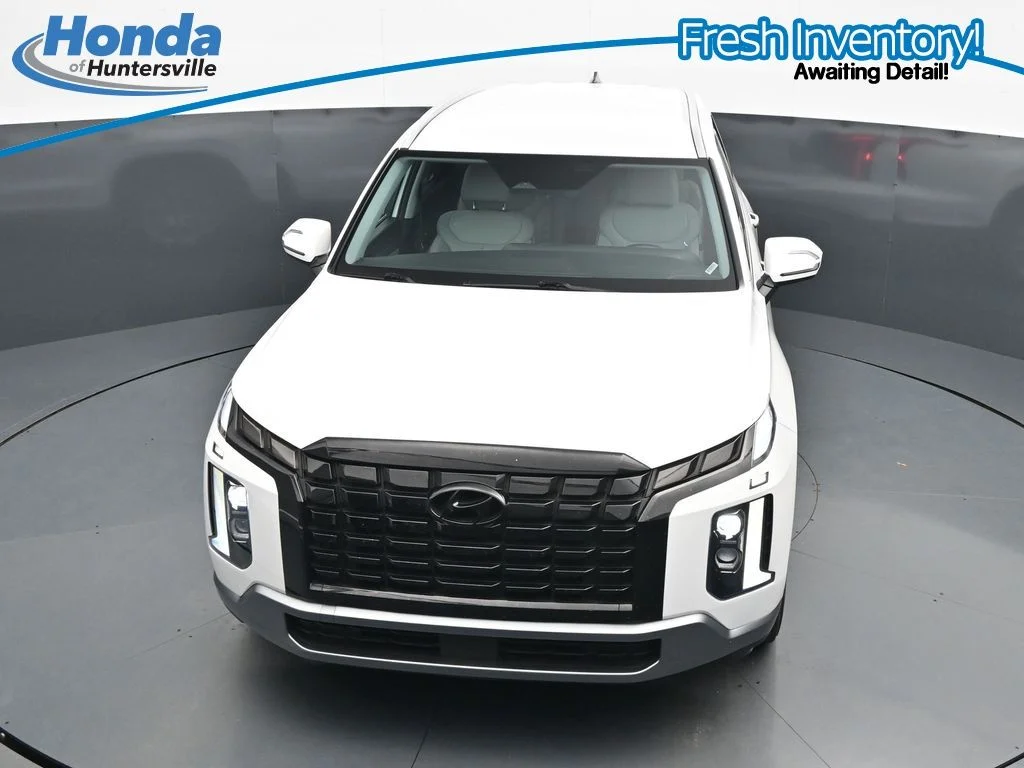 Used 2025 White Hyundai SEL image 19