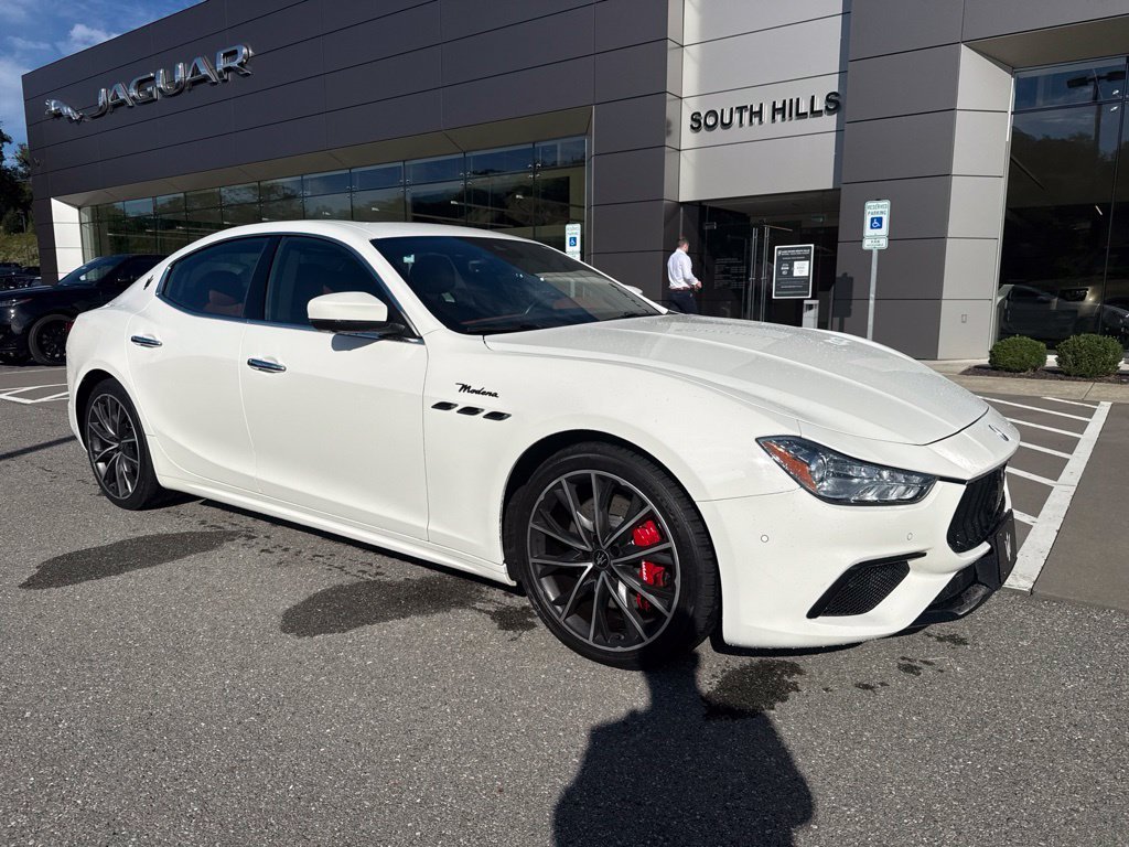 Used 2022  Maserati Modena Q4 image 3