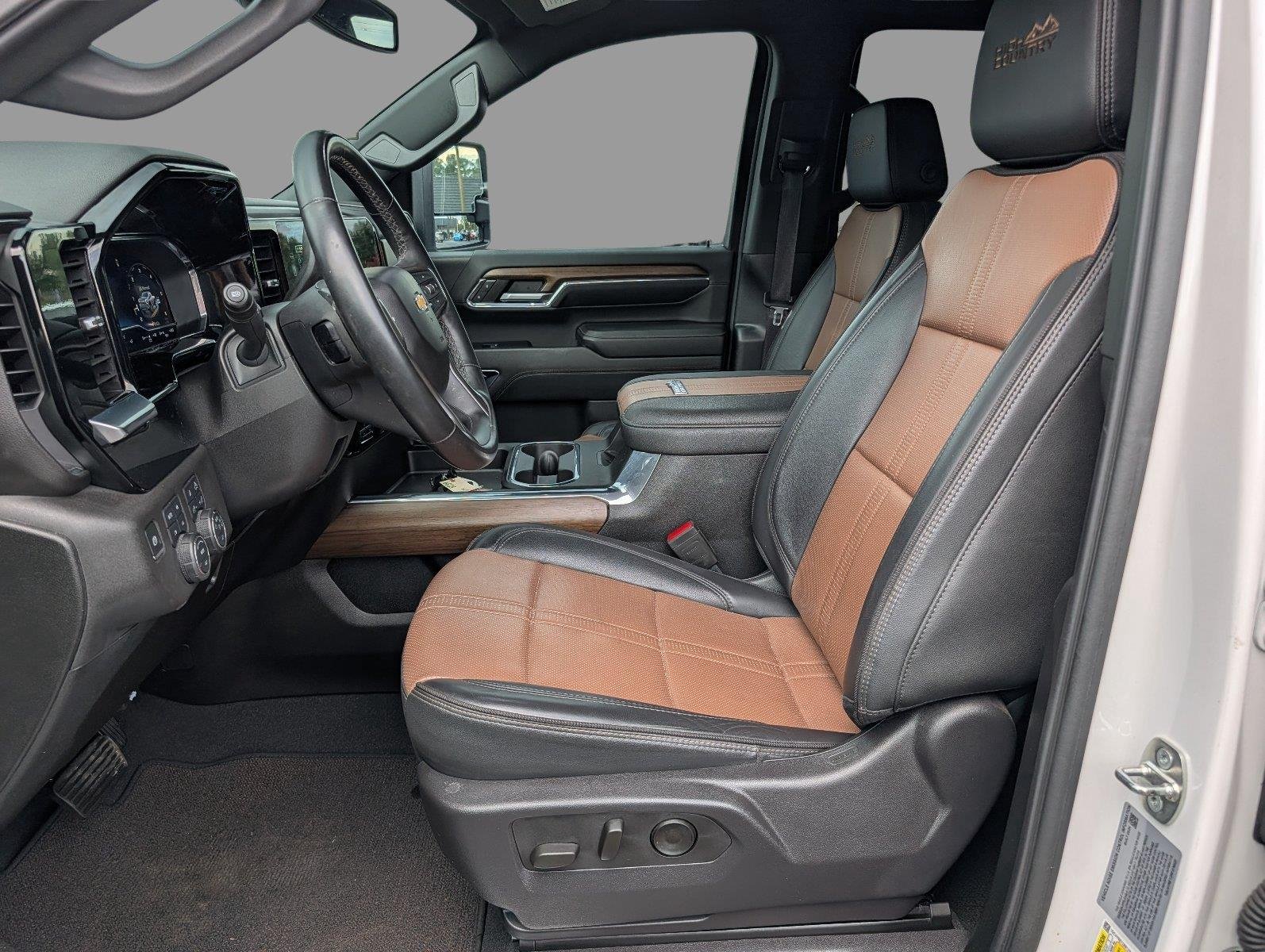 Used 2024 Iridescent Pearl Tricoat Chevrolet High Country image 11