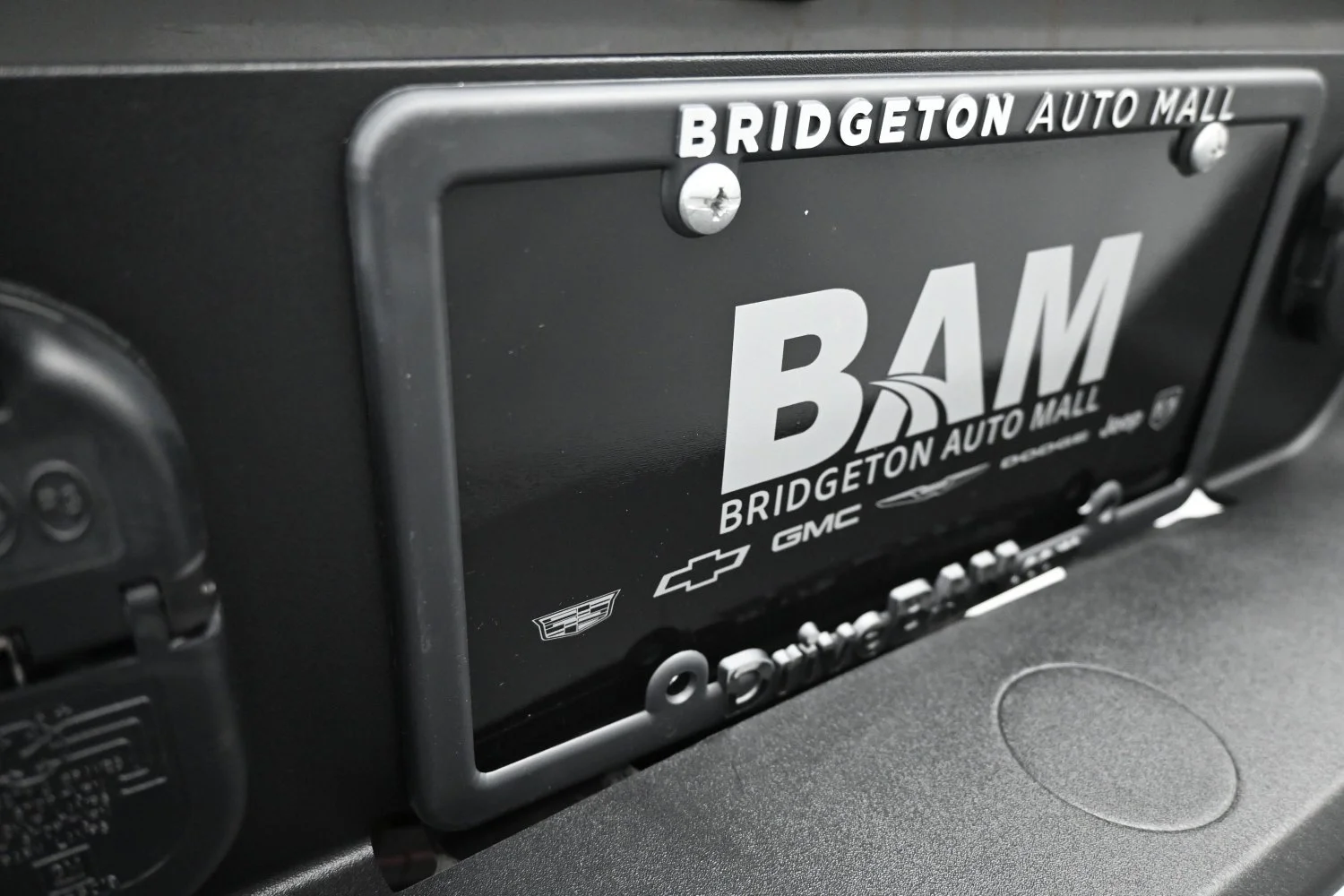 Used 2025 Summit White GMC SLT image 27