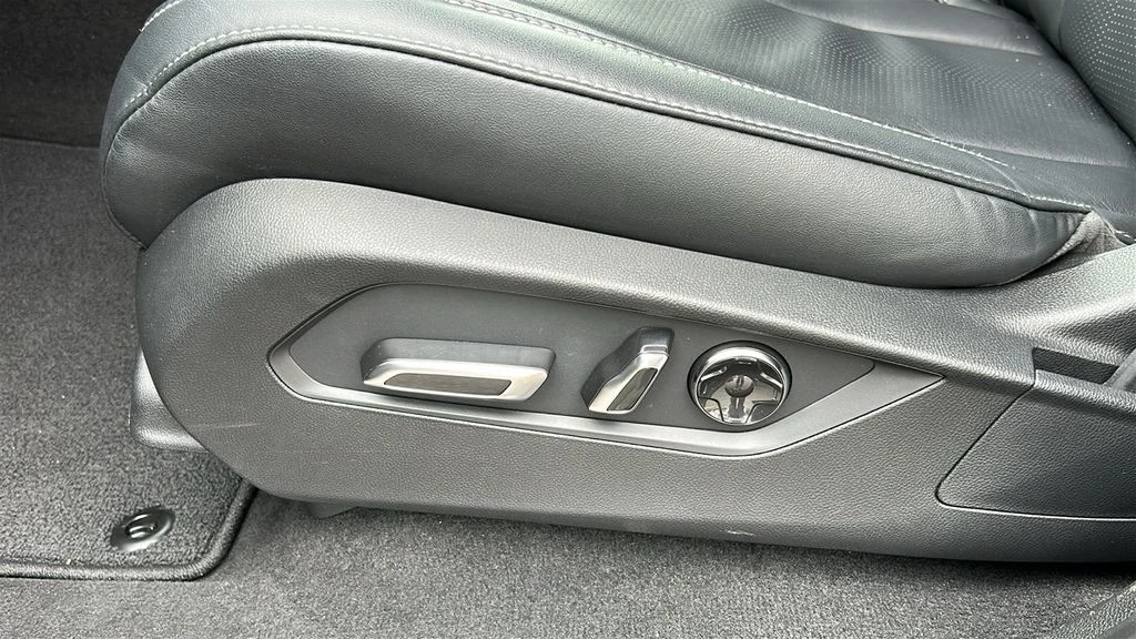 Used 2025  Acura Technology Package image 11