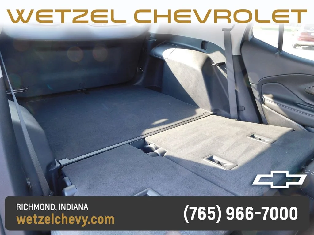 Used 2022 Black GMC SLE image 25
