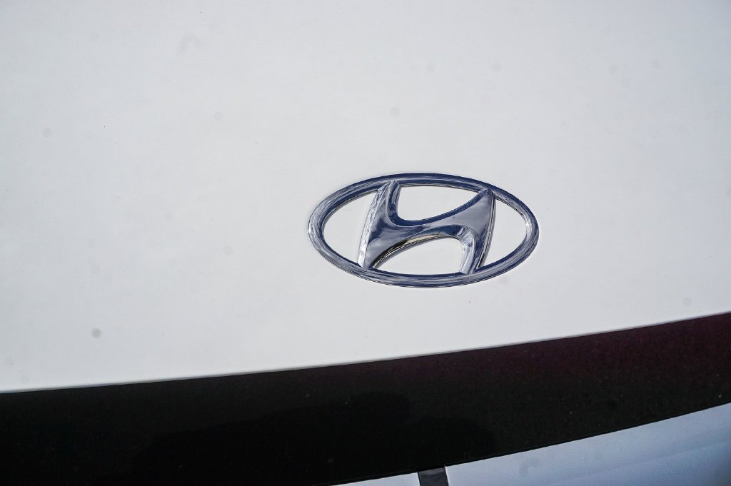 Used 2024 White Hyundai SEL image 12